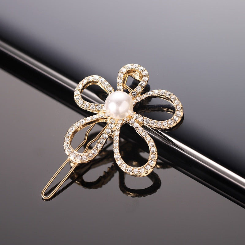 This is a Cute Cat Hair Pin Imitation Pearl Hairpin